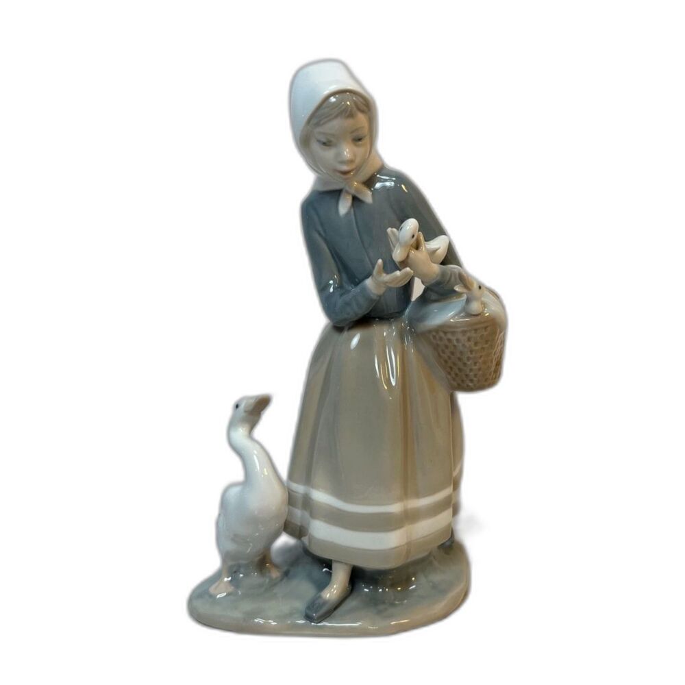 Lladro #4568 Shepherdess with Ducks Woman Girl Porcelain Figurine Mint Open Box